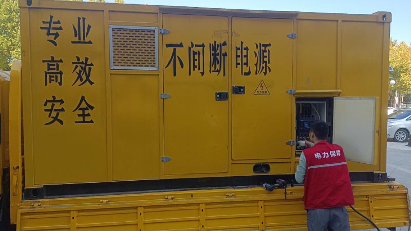 西宁柴油发电机组和UPS电源配合使用时，如何避免切换过程中的电力中断？